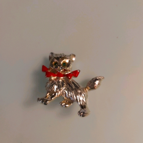 Brooches - Picture 1 of 1